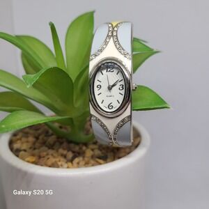 Bangle Watch Silver Tone Rhinestone Accent White Face Quartz‎ Movementt